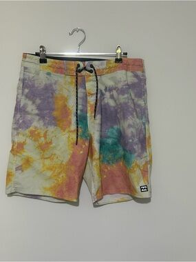 Billabong Size 30 Swim Trunks Colorful